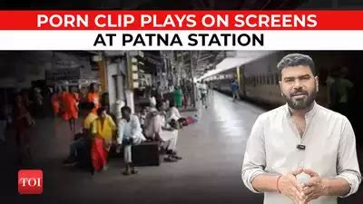 Patna Railway Station Viral Video: FIR filed against porn played。